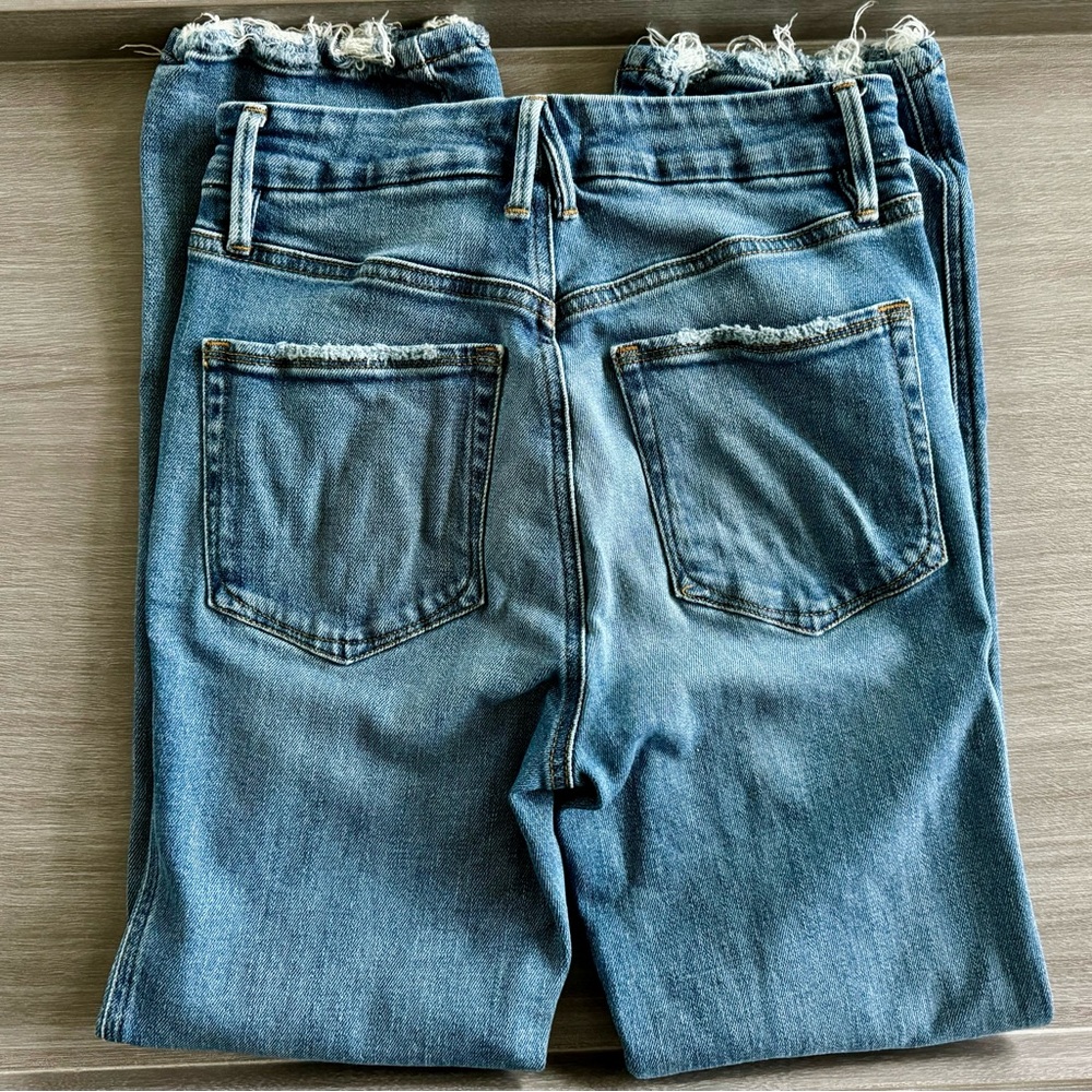 Good American Good Curve Straight Jean - Picture 5 of 5
